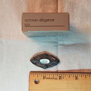 Vintage Victorian pin